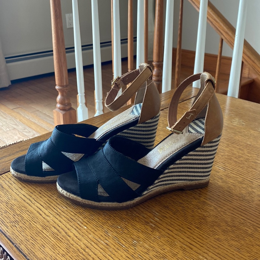 EUC Sperry Topsider wedge sandals, black with stripe detail